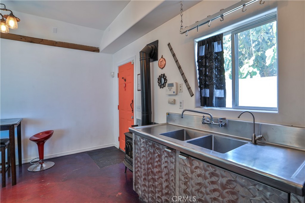 520 N Vine REAR Avenue