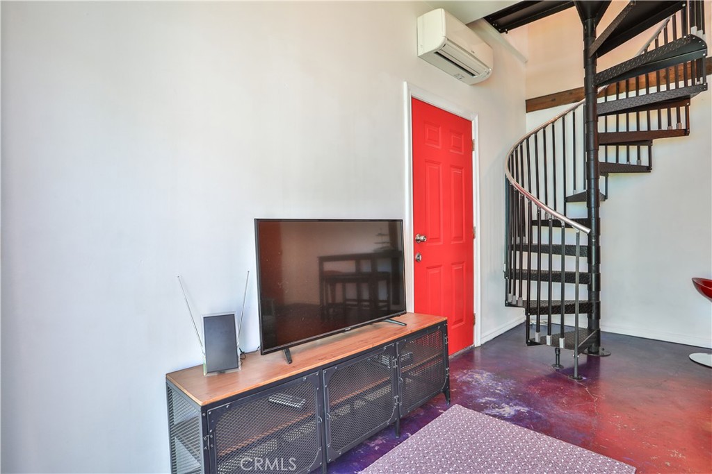 520 N Vine REAR Avenue