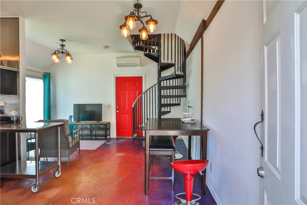 520 N Vine REAR Avenue