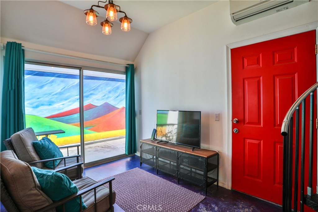 520 N Vine REAR Avenue