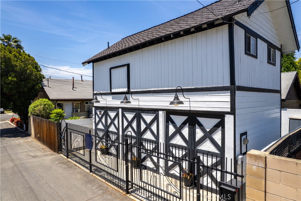 520 N Vine REAR Avenue