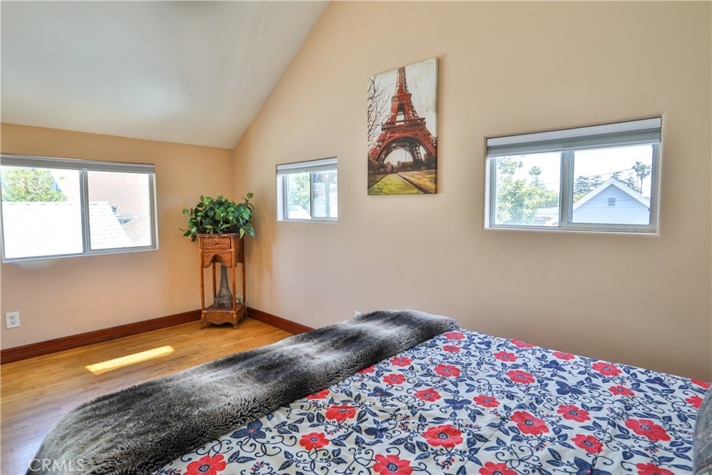 520 N Vine REAR Avenue