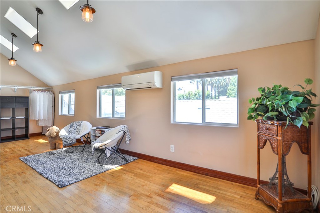 520 N Vine REAR Avenue