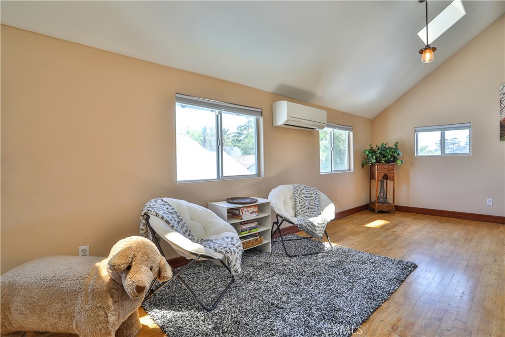 520 N Vine REAR Avenue