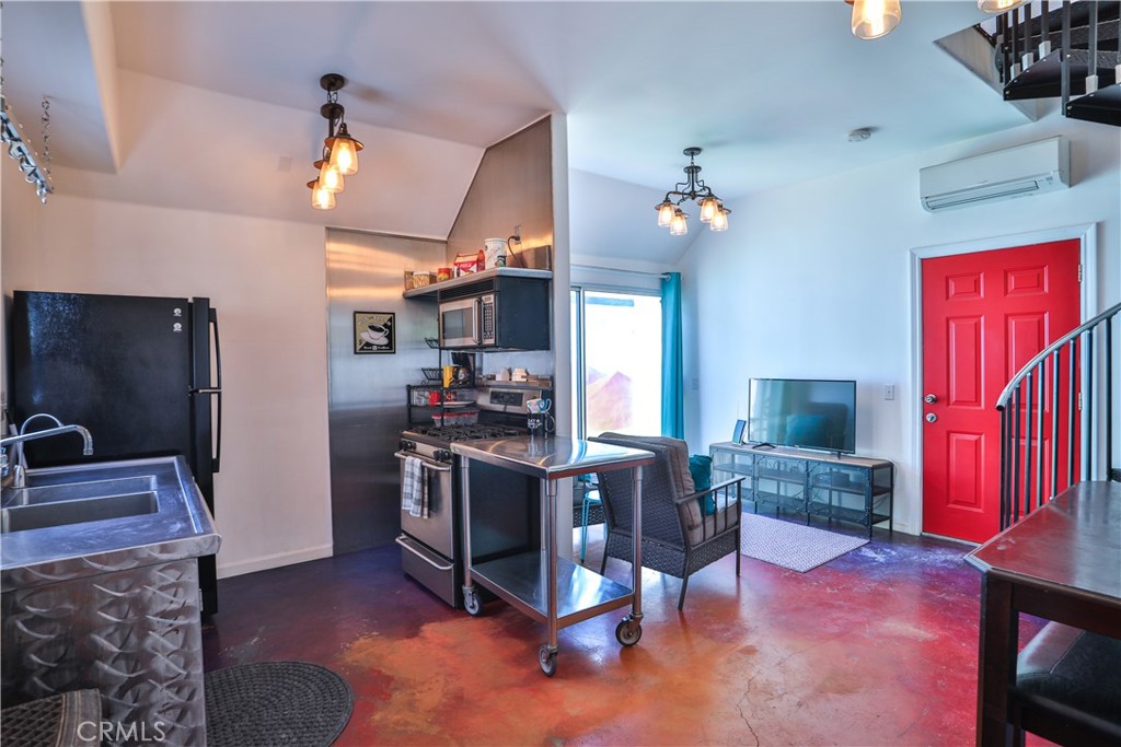 520 N Vine REAR Avenue