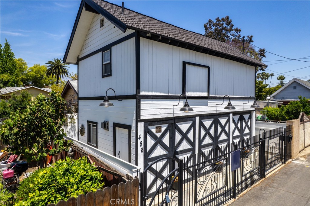 520 N Vine REAR Avenue
