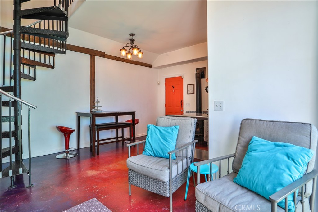 520 N Vine REAR Avenue