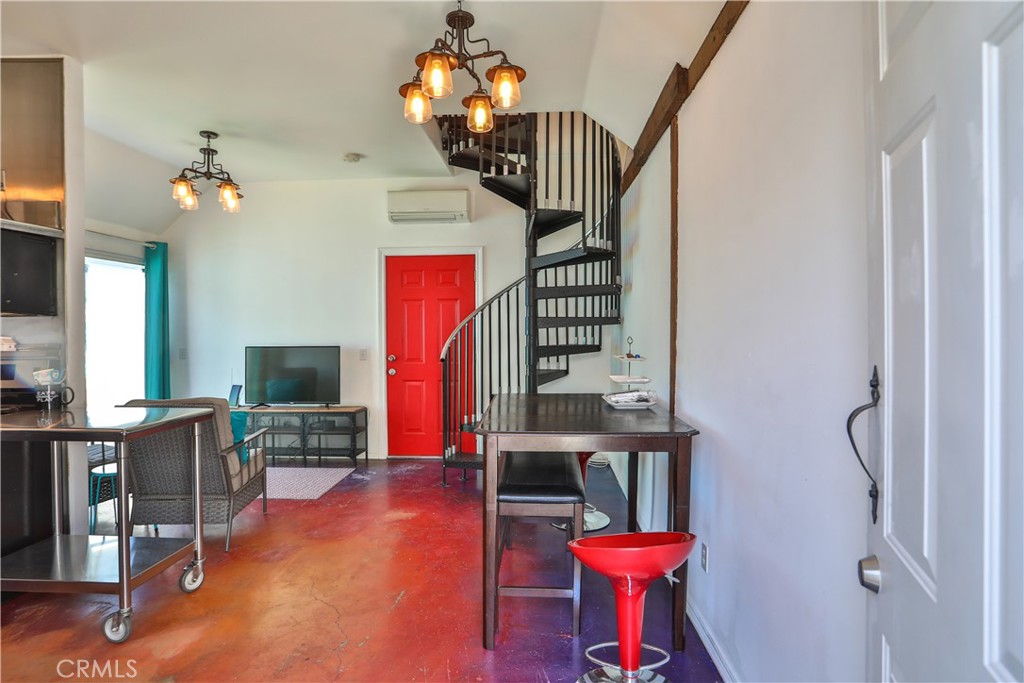 520 N Vine REAR Avenue