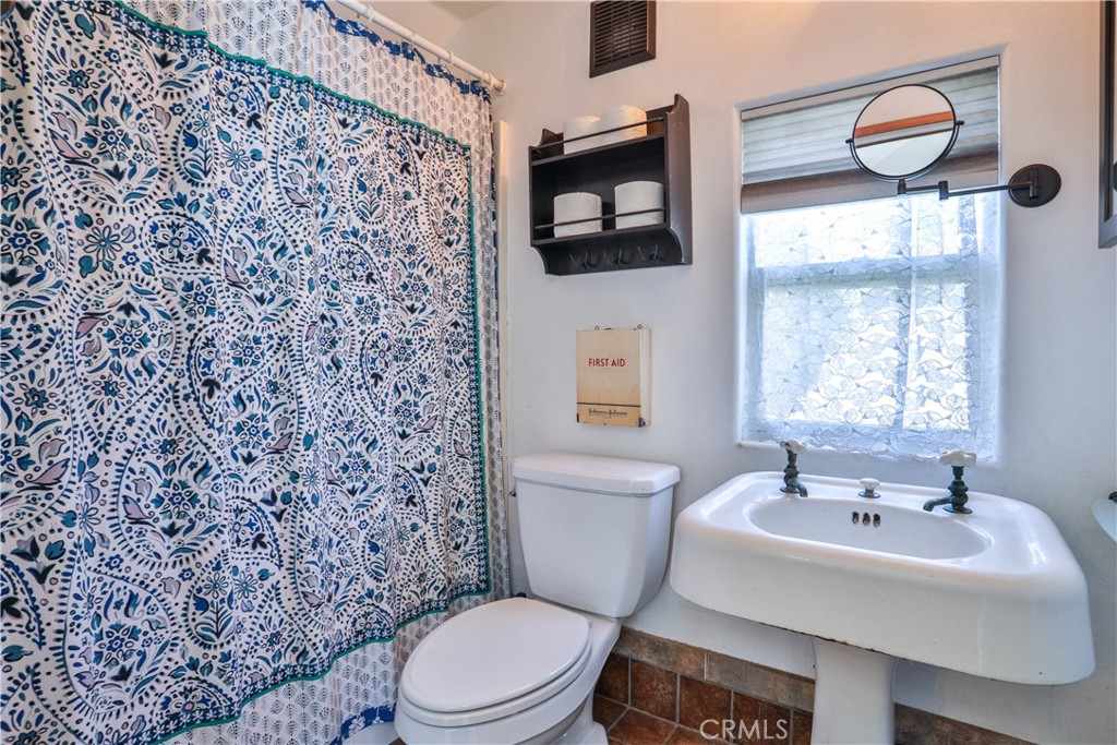 520 N Vine REAR Avenue