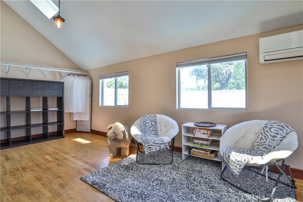 520 N Vine REAR Avenue