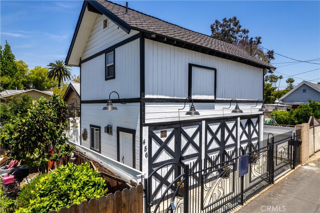 520 N Vine REAR Avenue