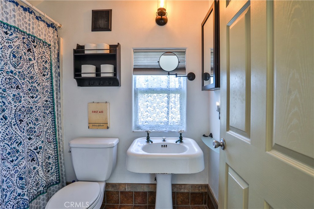 520 N Vine REAR Avenue