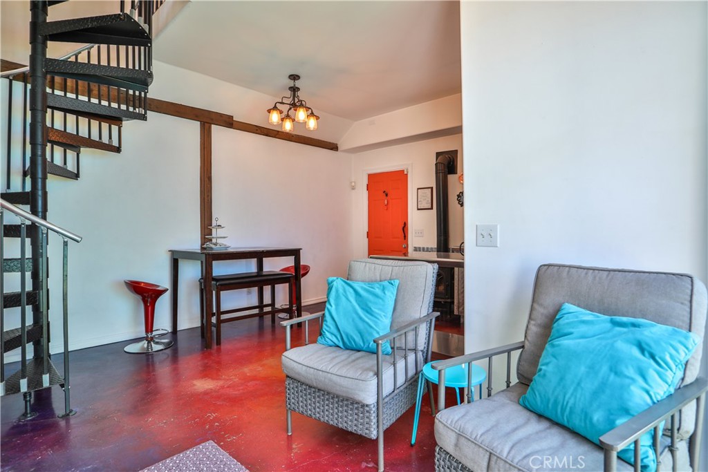 520 N Vine REAR Avenue