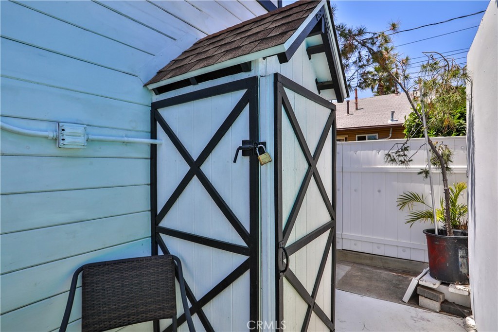 520 N Vine REAR Avenue