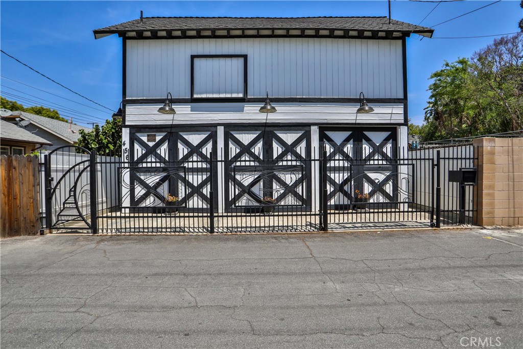 520 N Vine REAR Avenue