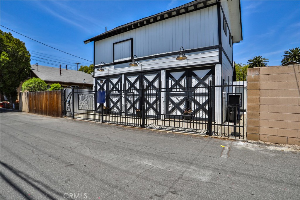 520 N Vine REAR Avenue