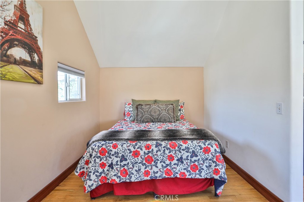 520 N Vine REAR Avenue