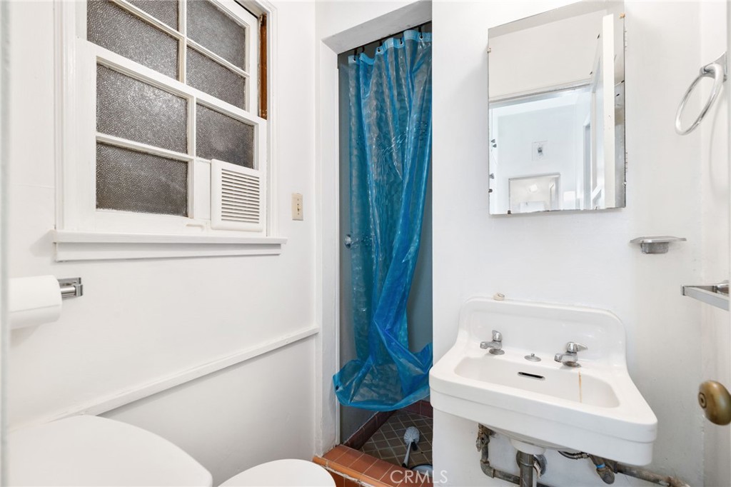 644 W 10th Street