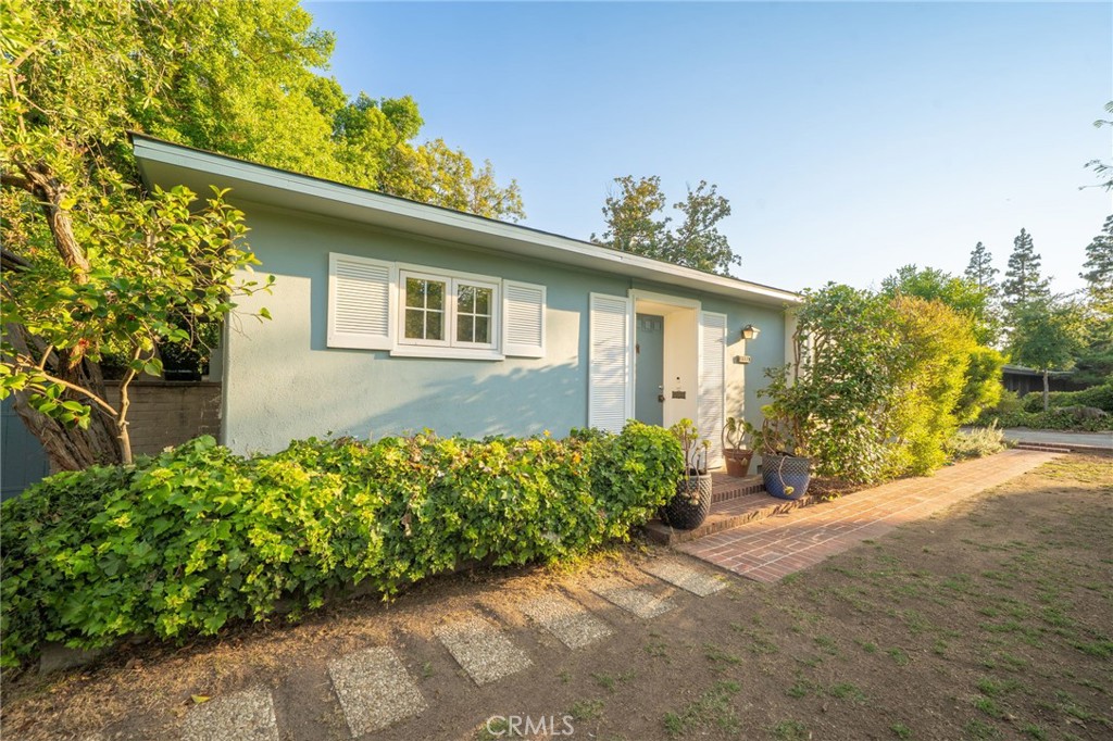 644 W 10th Street