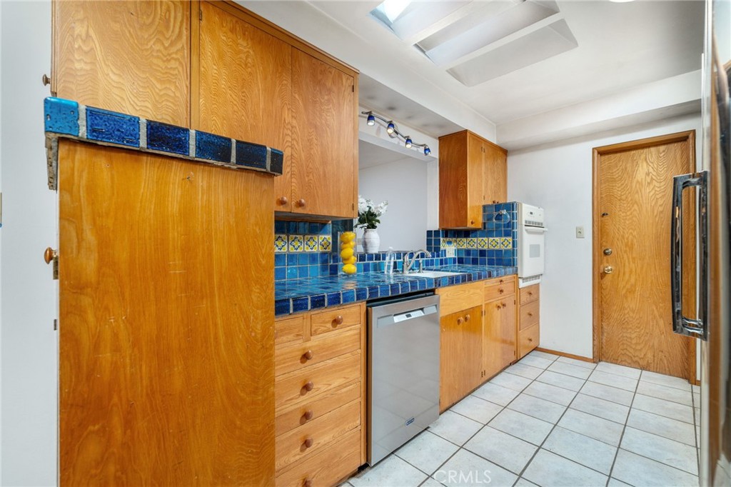 644 W 10th Street