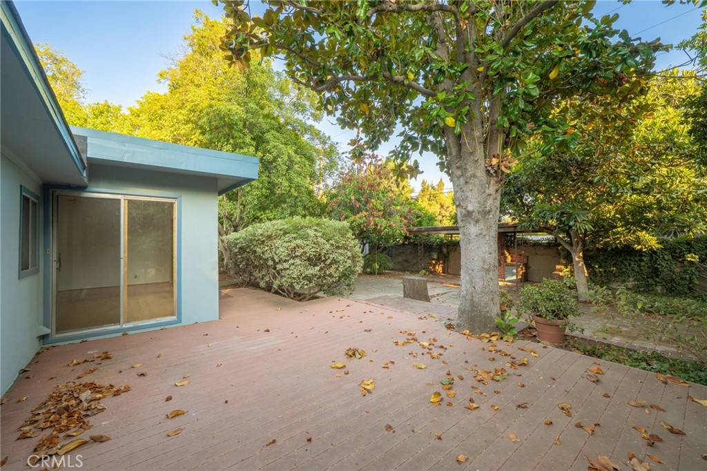 644 W 10th Street