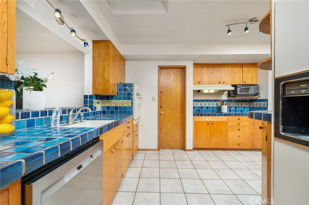 644 W 10th Street