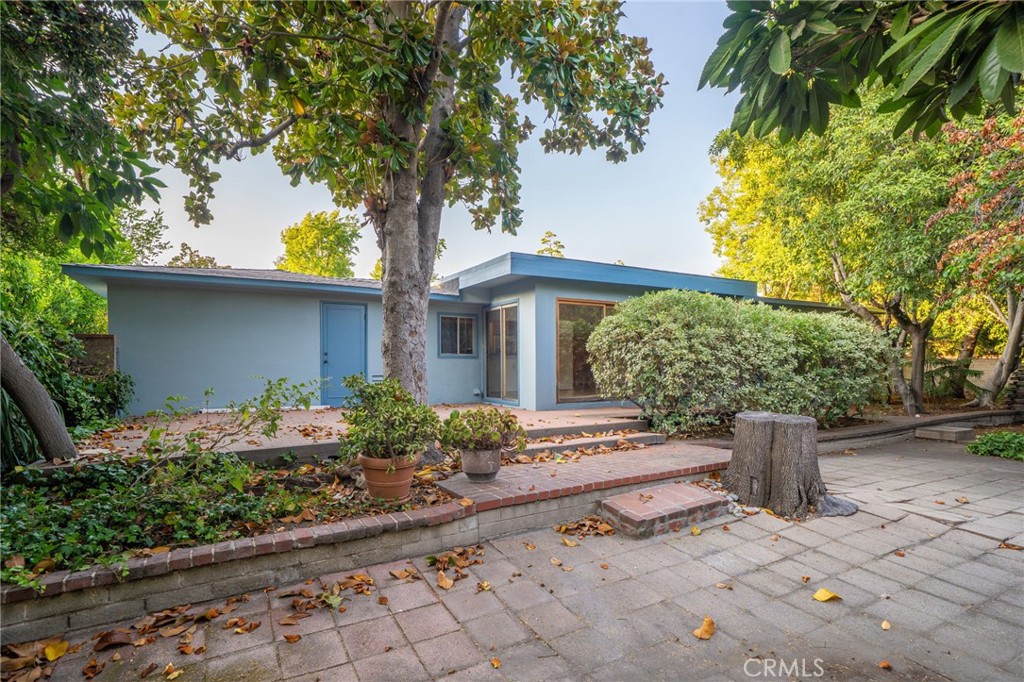 644 W 10th Street