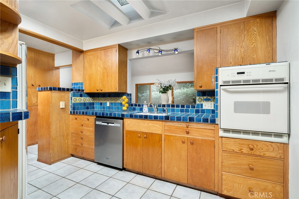 644 W 10th Street