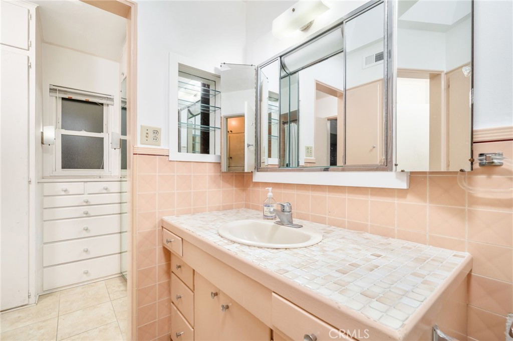 644 W 10th Street