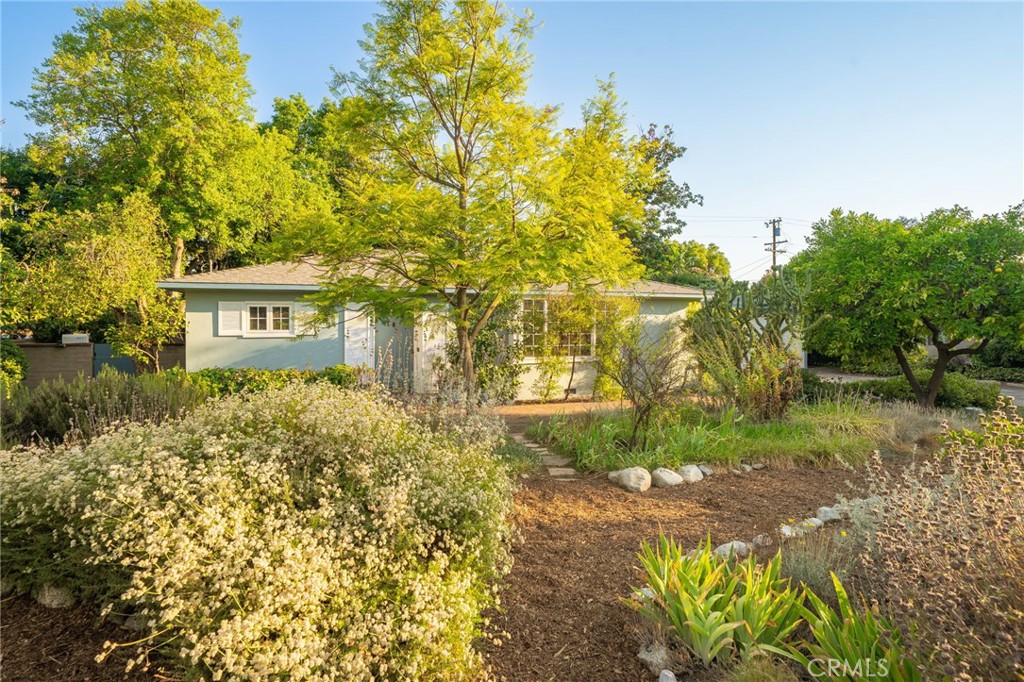644 W 10th Street