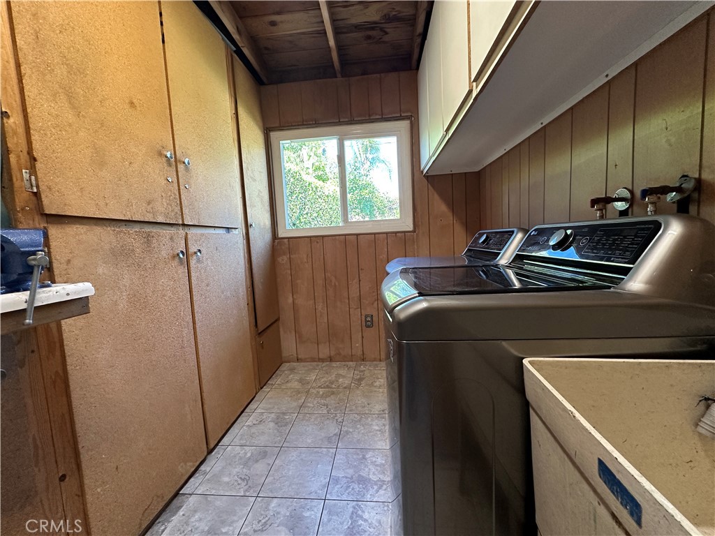 1562 Whittier Avenue