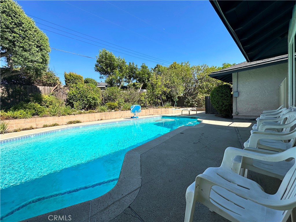 1562 Whittier Avenue