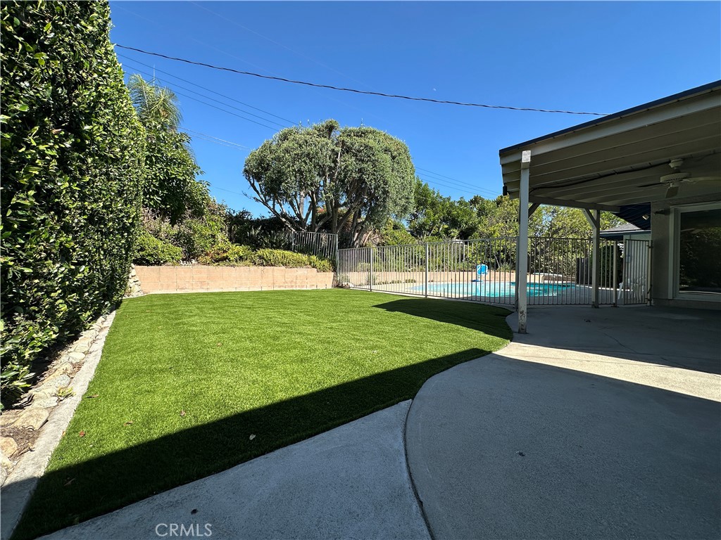 1562 Whittier Avenue