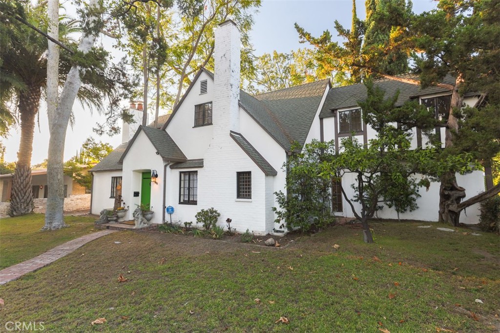 425 W 10th Street