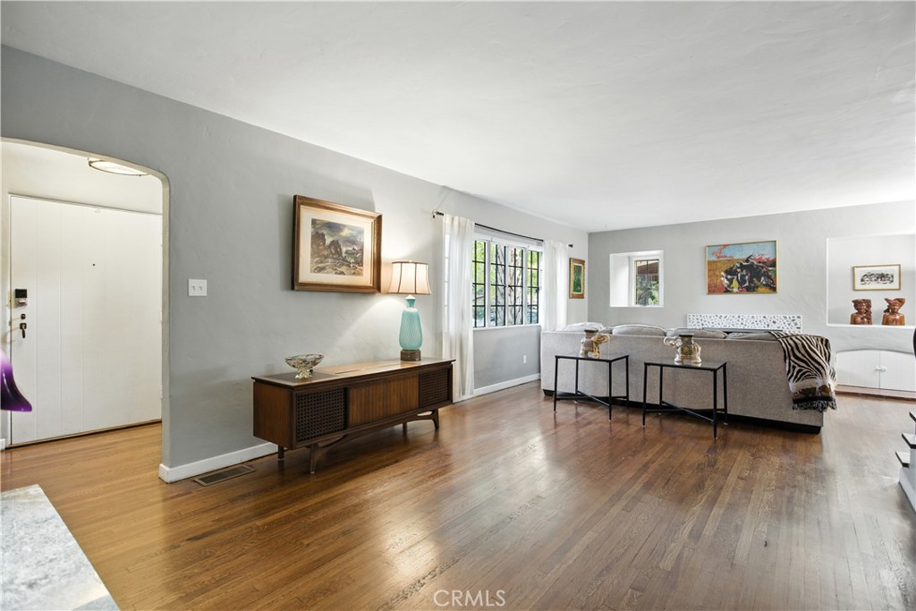 425 W 10th Street