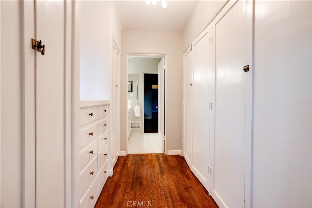 425 W 10th Street