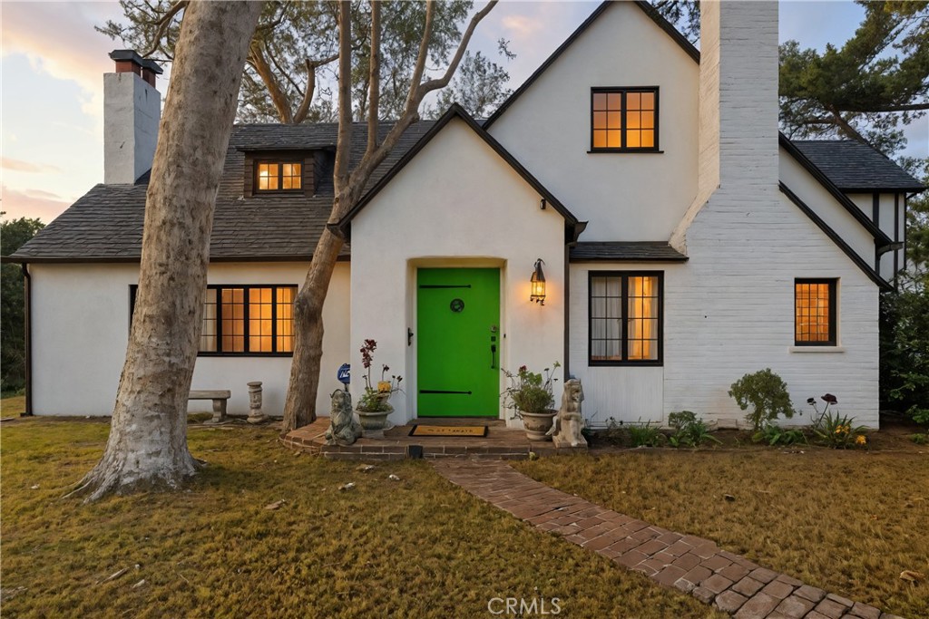 425 W 10th Street