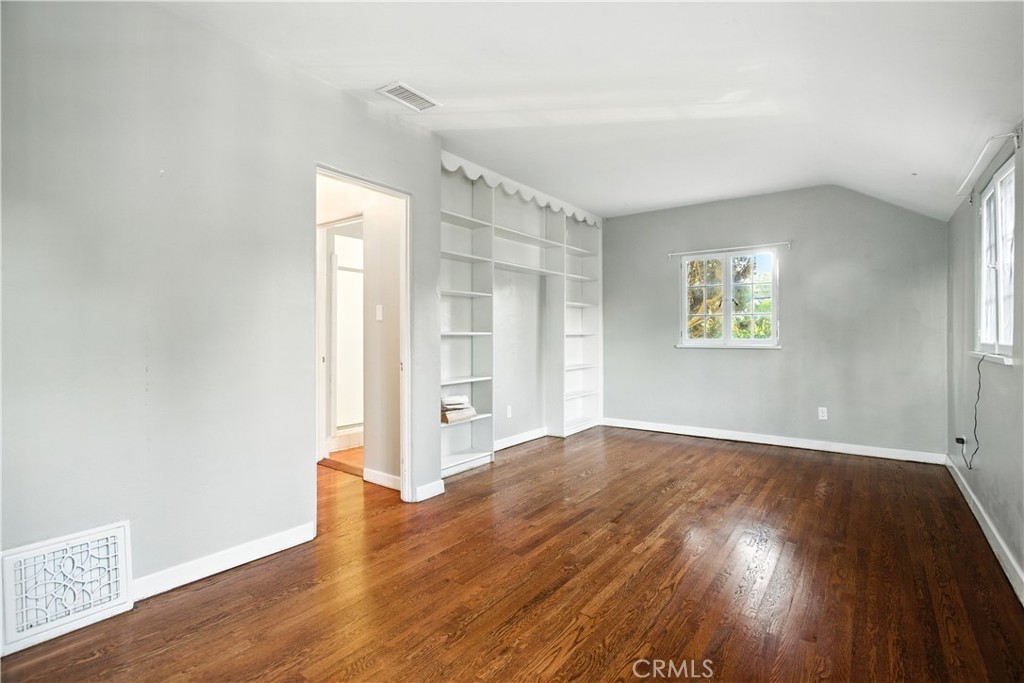 425 W 10th Street