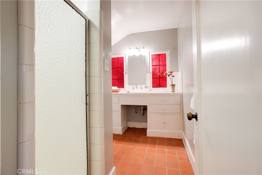 425 W 10th Street
