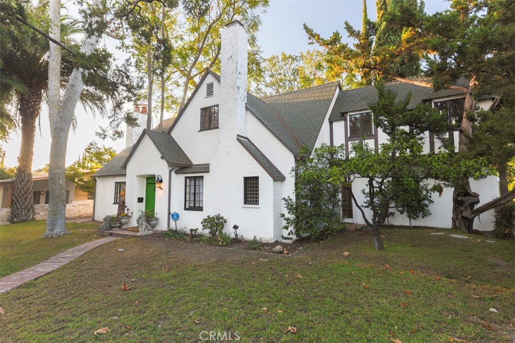 425 W 10th Street