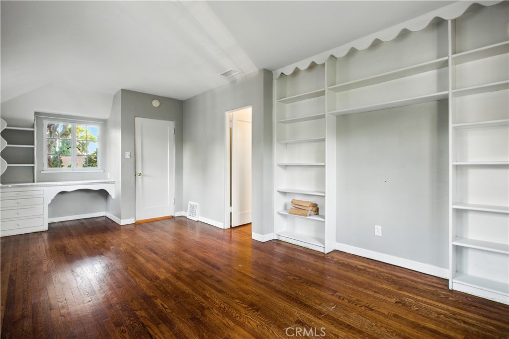 425 W 10th Street