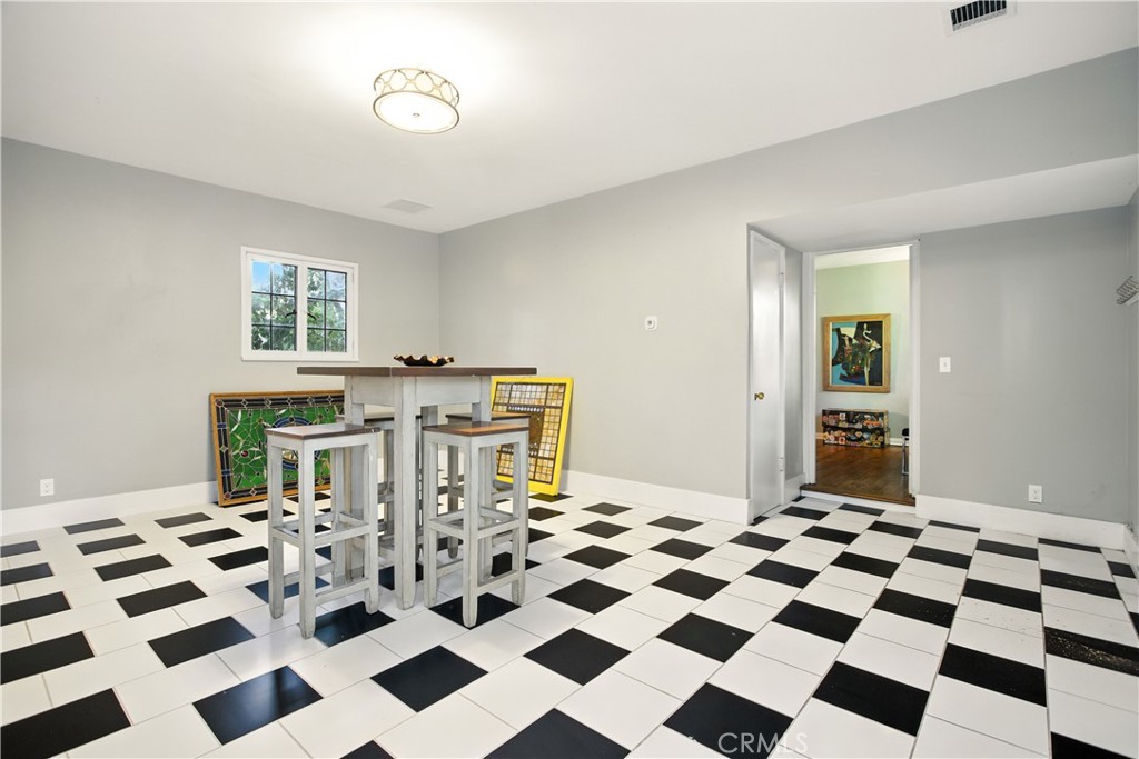 425 W 10th Street