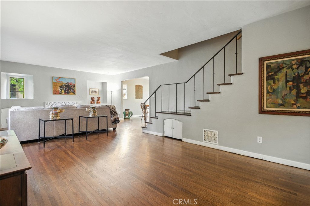 425 W 10th Street