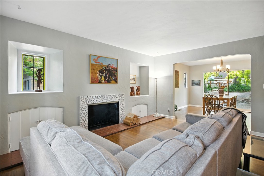 425 W 10th Street