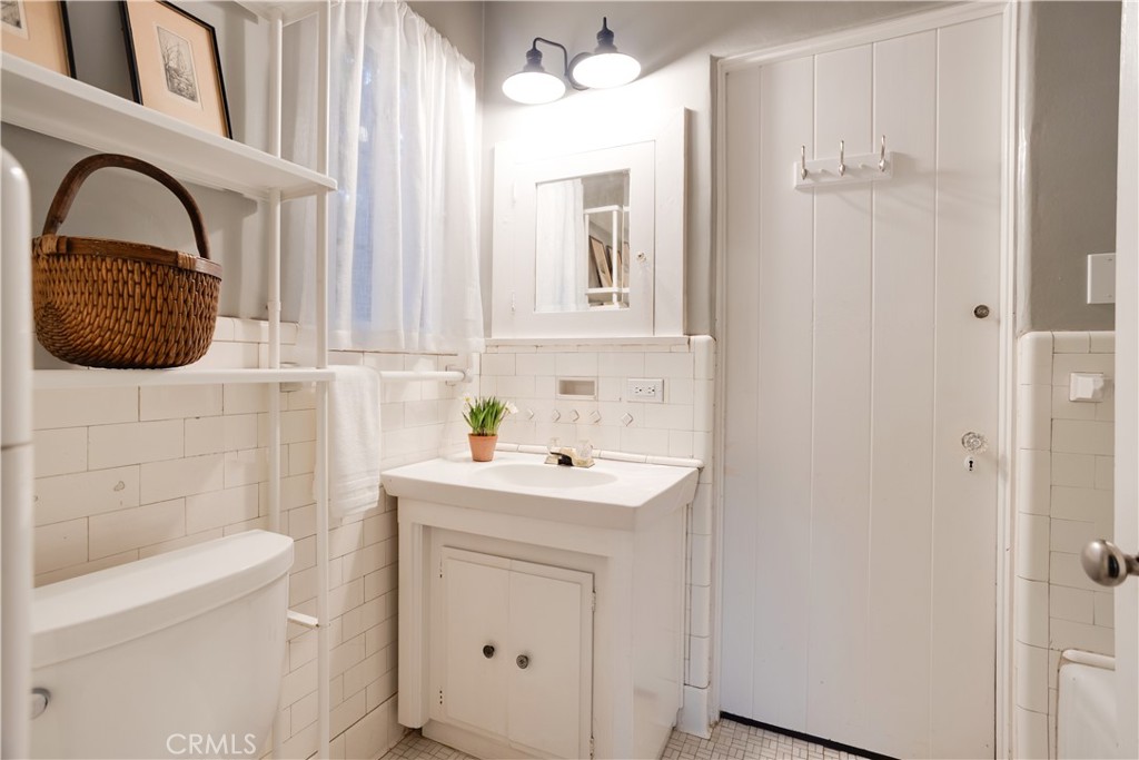 425 W 10th Street
