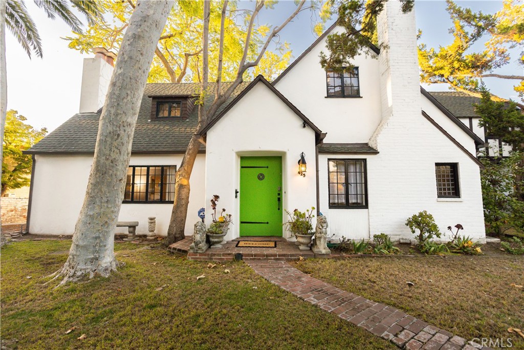 425 W 10th Street