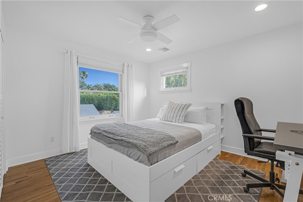 464 W 8th Street