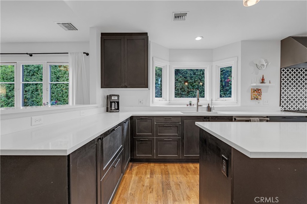 464 W 8th Street