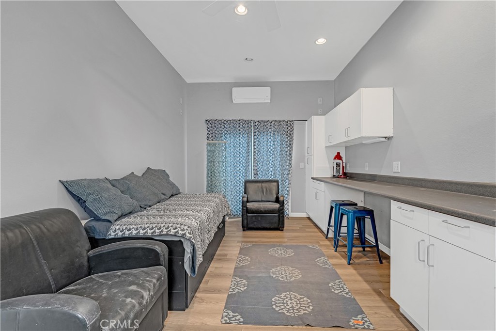 464 W 8th Street
