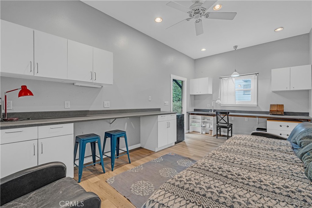 464 W 8th Street